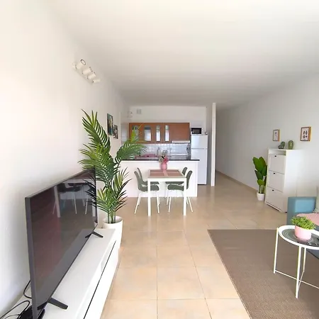 Rosa De Mar 1 - Parking, Pool, Beachfront, Tv Channels Apartment *